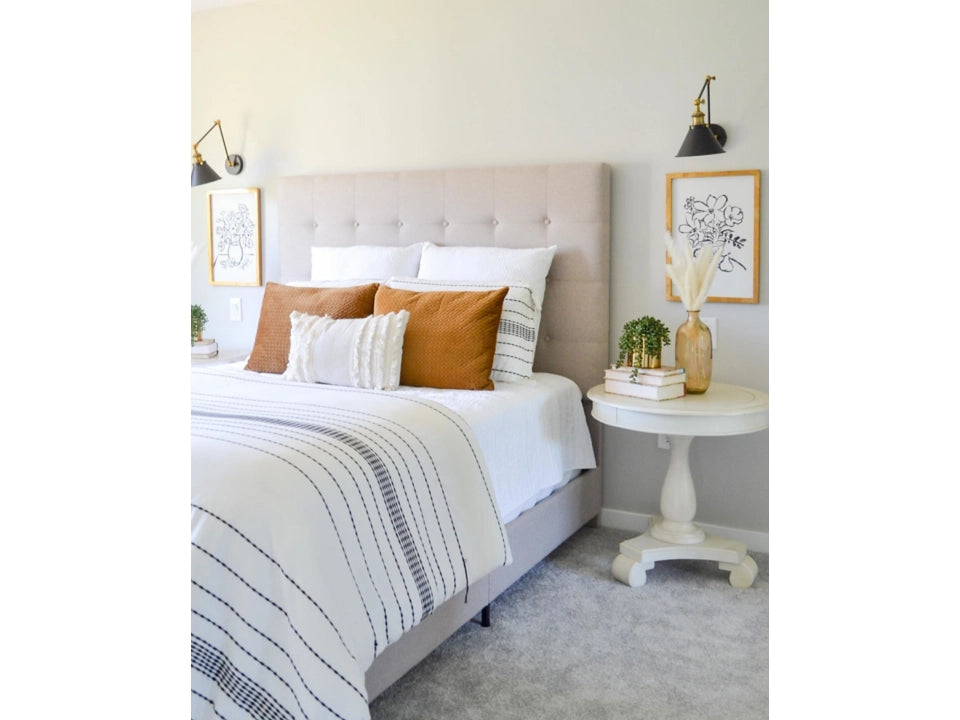 Dolante Queen Upholstered Bed with Square Button Tufting