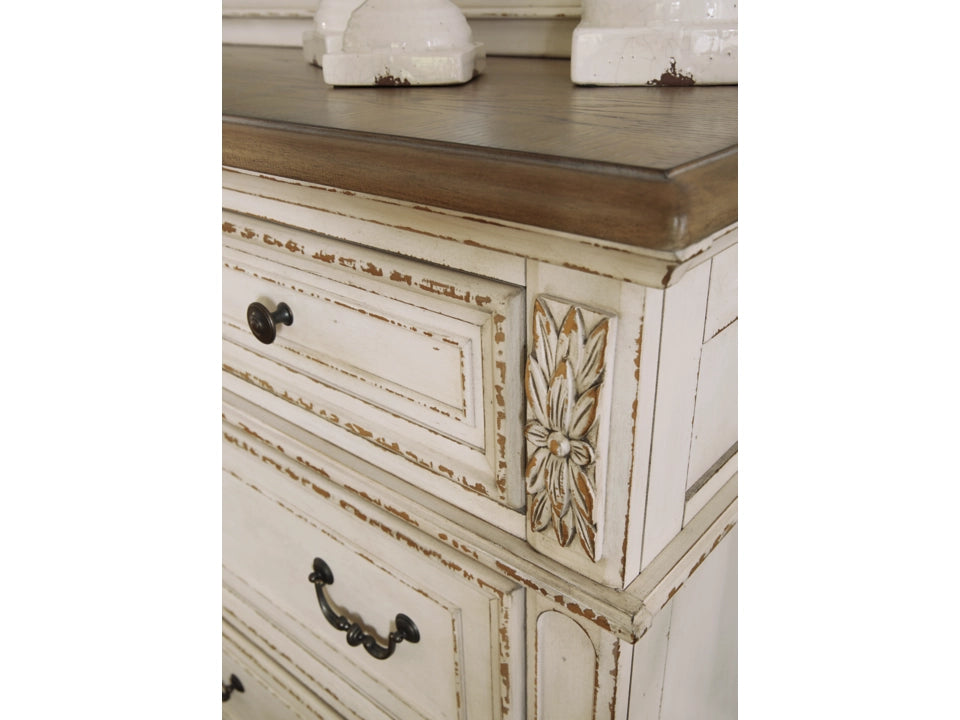 Realyn 7 Drawer Dresser