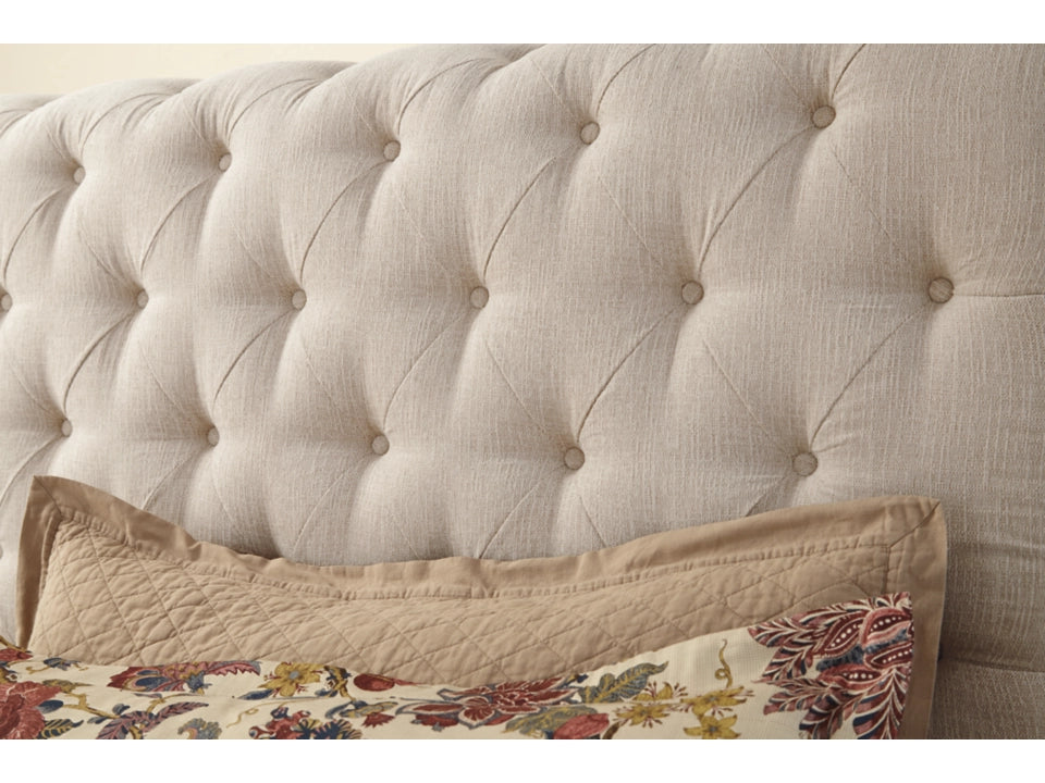 Willenburg Queen Upholstered Sleigh Bed