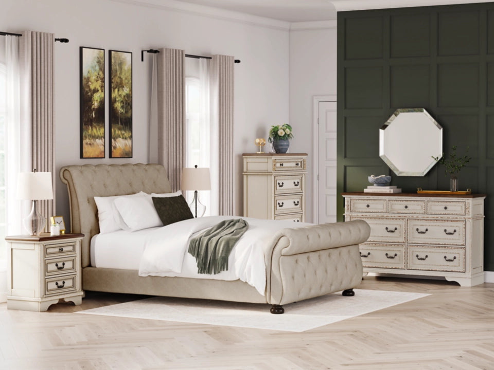 Willenburg Queen Upholstered Sleigh Bed